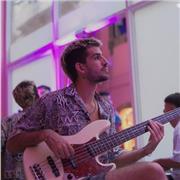 Clases presenciales de bajo eléctrico – todos los niveles (Arco de Triunfo)